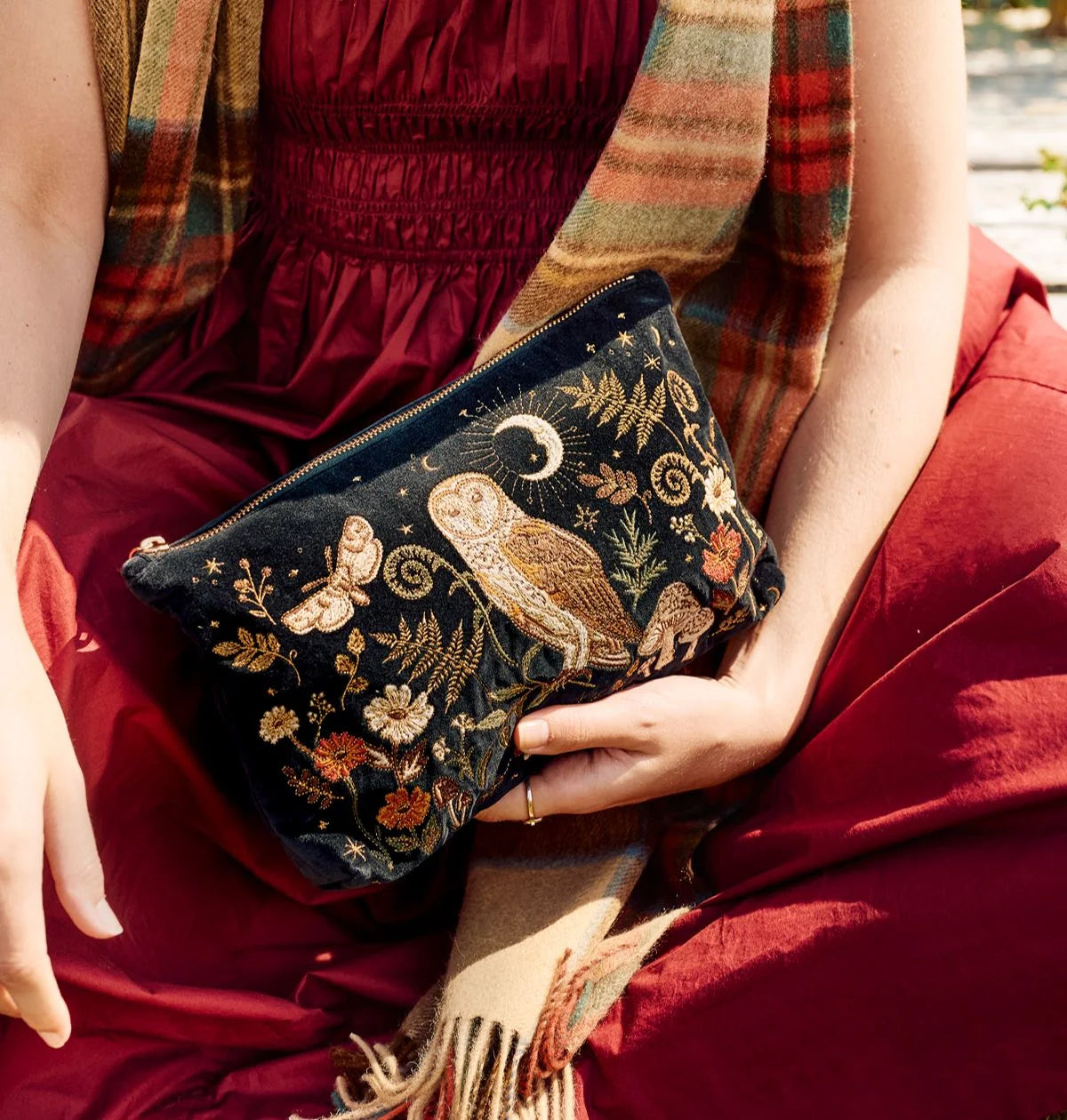 Elizabeth Scarlett Everyday Pouch Mystical Owl Velvet Charcoal