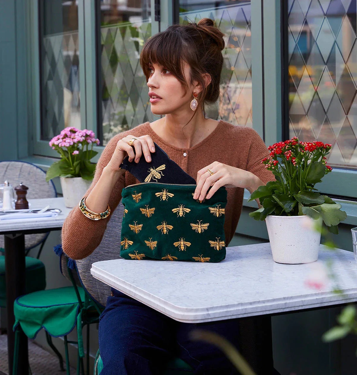 Elizabeth Scarlett Glasses Case Honey Bee Velvet Charcoal